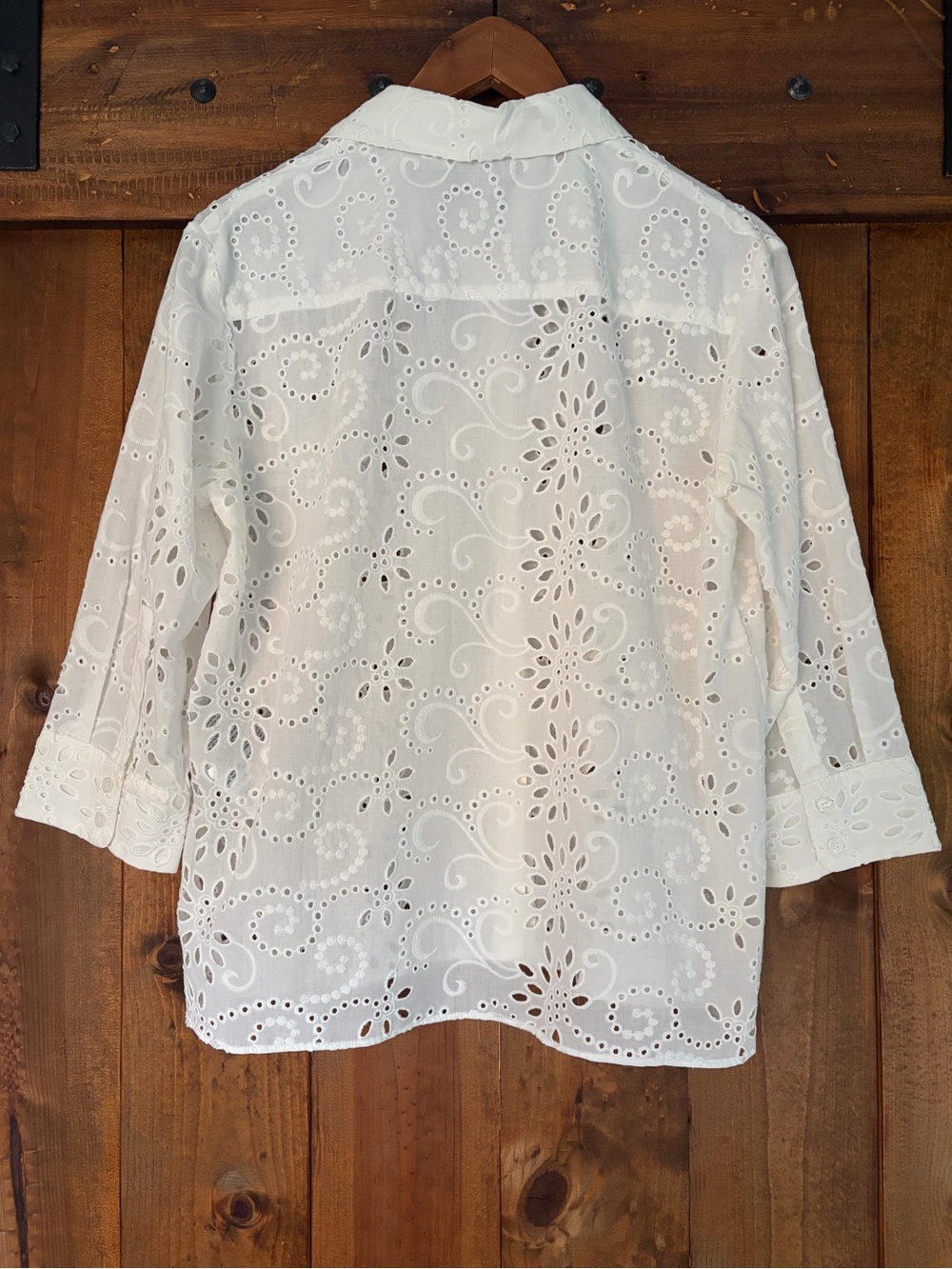 Zara cotton eyelet collared button down shirt in white. Size: Medium - Picture 10 of 11